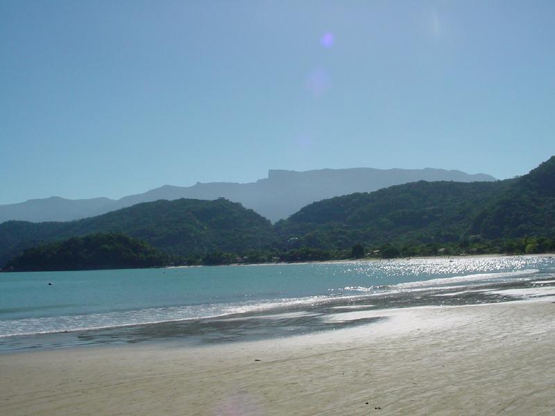Vista do pico a partir da praia do Lázaro