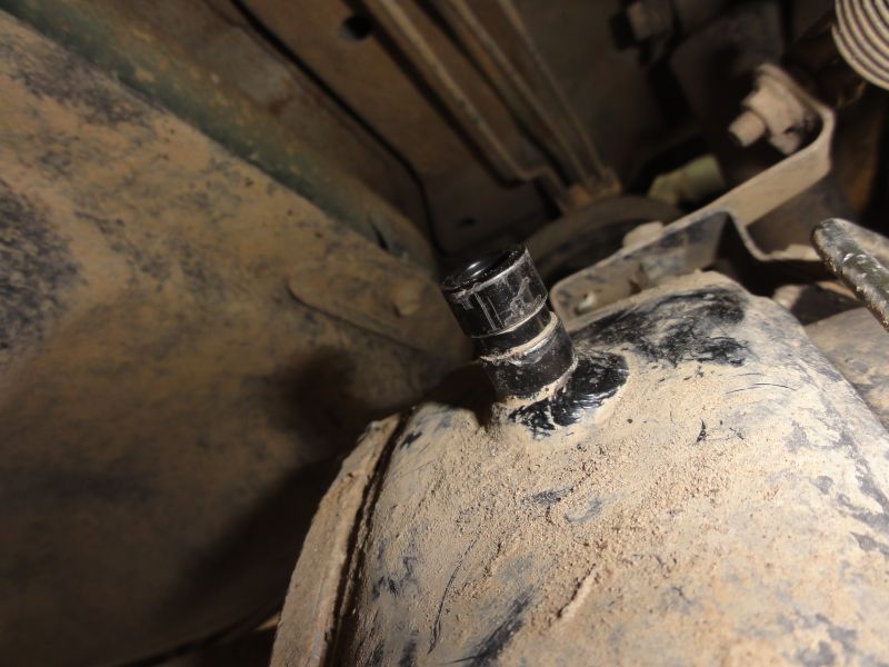 Valve removal breather.