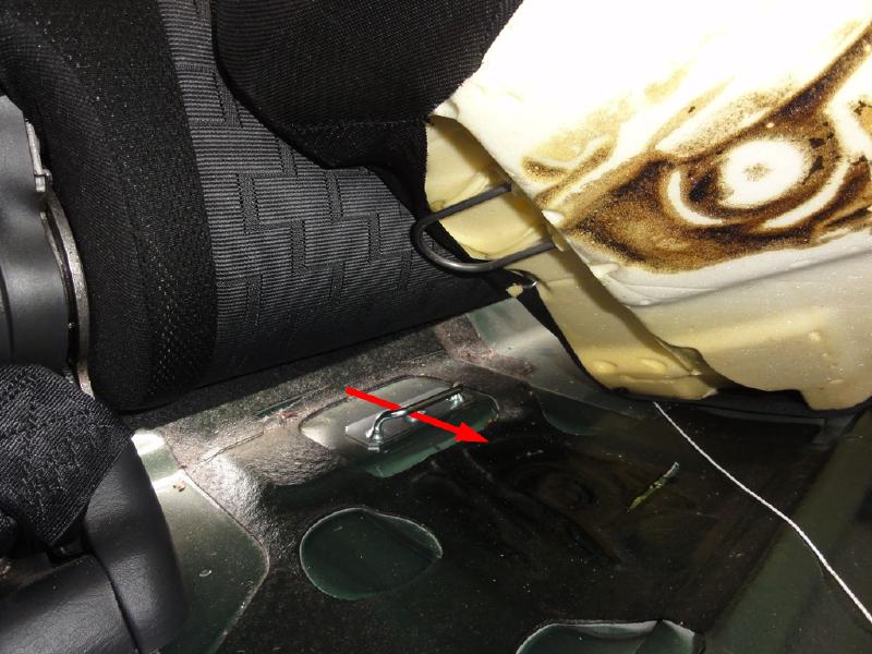 After realeasing the front clip, slide the seat towards the front of the car. Notice how the back of the seat is being held. You&rsquo;ll need to fit the hoop back when re assembling the seat.