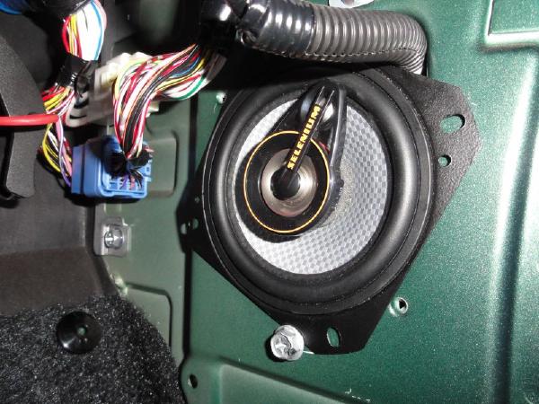 Substituindo os alto-falantes originais do Jimny