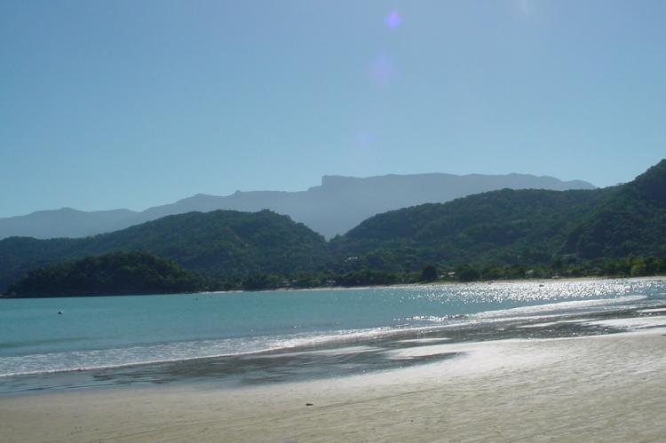 Vista do pico a partir da praia do Lázaro